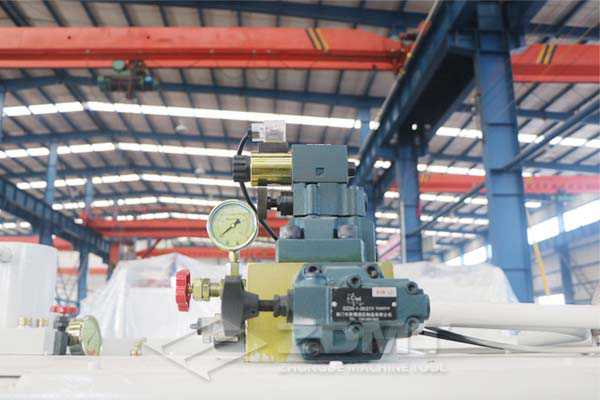 液压体系.jpg 液压体系.jpg