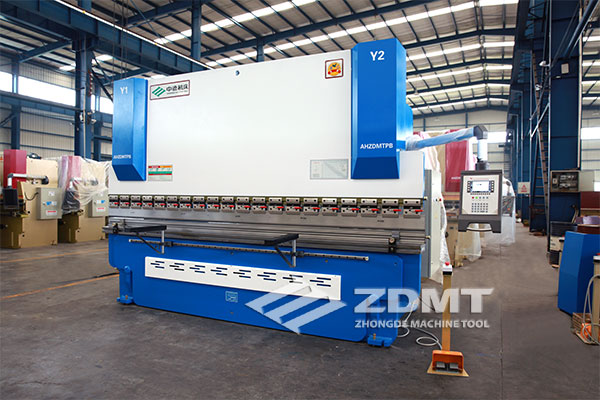 中德机床联袂意大利ESA胜利研制新型电液同步数控折弯机1