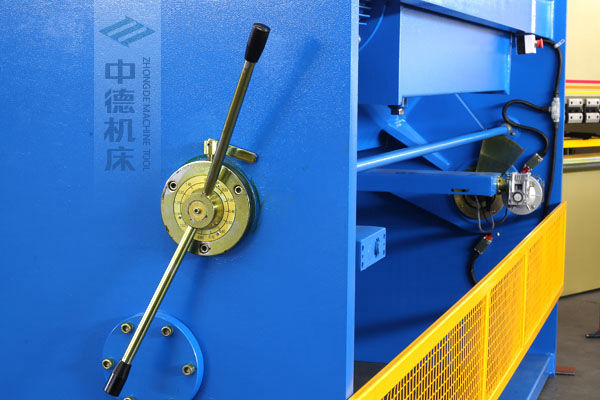 ZDS-1632剪板机刀片空隙手动调理器,刻度清淅,调理省力又简洁.jpg ZDS-1632剪板机刀片空隙手动调理器,刻度清淅,调理省力又简洁.jpg